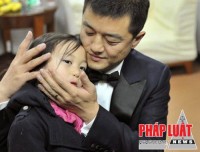 Theo Sina, khi đọc thư trong buổi ghi hình, Lý Á Bằng khiến nhiều khán giả rơi nước mắt vì xúc động.