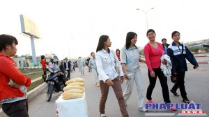 Người lao động mong muốn được tăng lương để đảm bảo nhu cầu sống tối thiểu NGỌC THẮNG