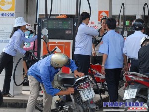 Không nên tăng thuế môi trường xăng dầu