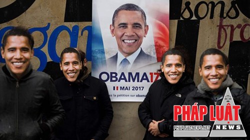 Các nhà tổ chức chiến dịch Obama17 đeo mặt nạ in hình cựu tổng thống đứng bên tấm áp phích của chiến dịch trên đường phố Paris. Ảnh: AFP