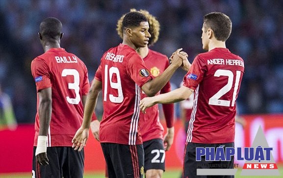 Marcus Rashford (số 19) giúp MU giành lợi thế lớn