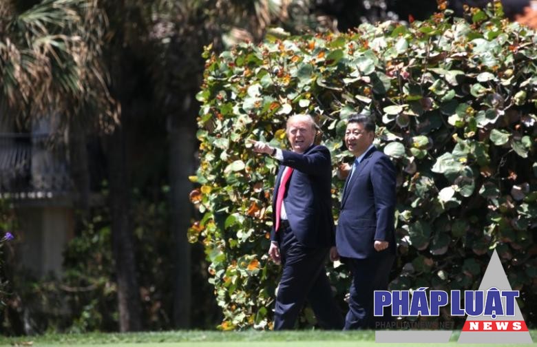 Tổng thống Mỹ Donald Trump (trái) và Chủ tịch Trung Quốc Tập Cận Bình tại khu nghỉ mát Mar-a-Lago, bang Florida (Mỹ) ngày 7-4 - Ảnh: Reuters