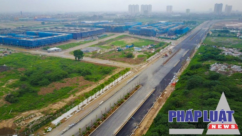 Tuyến đường Nguyễn Xiển nối sang Xa La (Hà Nội) bắt đầu khởi công từ giữa năm 2014 với tổng mức đầu tư 1.475 tỷ đồng, đây là dự án giúp kết nối ba quận: Thanh Xuân - Hoàng Mai - Hà Đông.