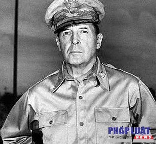 Tướng tài danh Douglas MacArthur.